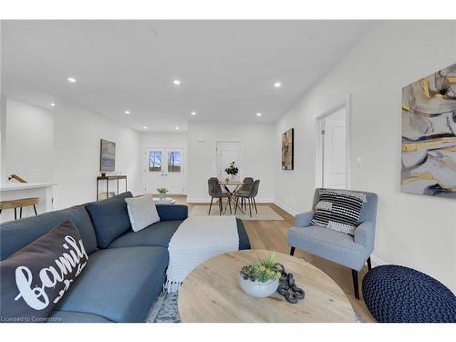 794 South Coast Drive, Peacock Point, ON - Indoor Photo Showing Living Room