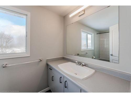 55 West Acres Crescent, Kitchener, ON - Indoor Photo Showing Bathroom