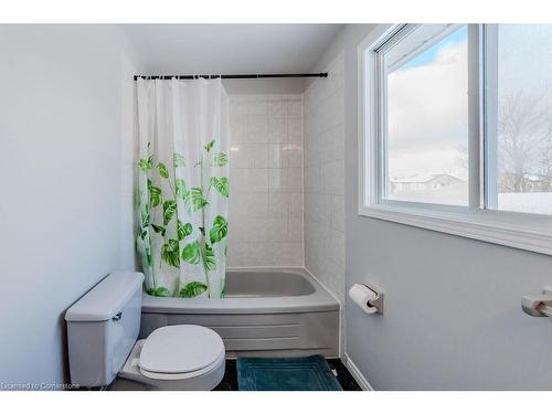 55 West Acres Crescent, Kitchener, ON - Indoor Photo Showing Bathroom