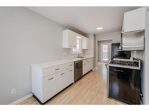 55 West Acres Crescent, Kitchener, ON - Indoor Photo Showing Kitchen