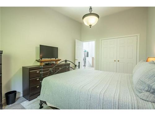 58D Harris Avenue, Brantford, ON - Indoor Photo Showing Bedroom