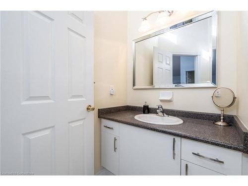 58D Harris Avenue, Brantford, ON - Indoor Photo Showing Bathroom