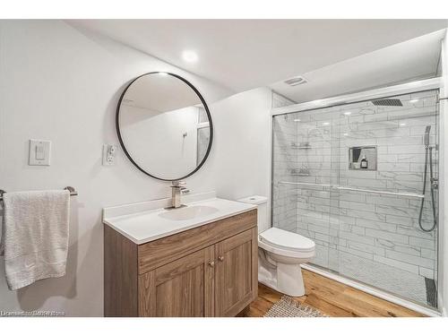 491 Ferguson Avenue N, Hamilton, ON - Indoor Photo Showing Bathroom