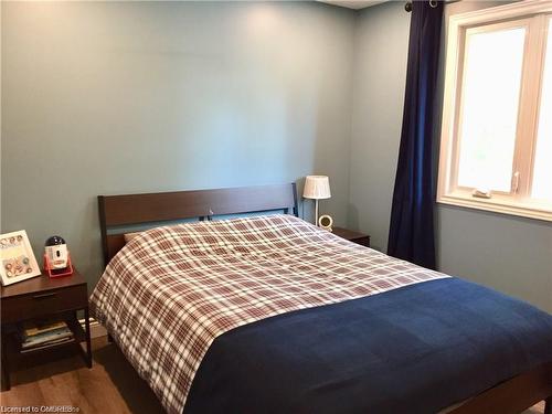 3497 Marion Court, Burlington, ON - Indoor Photo Showing Bedroom