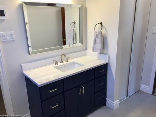 3497 Marion Court, Burlington, ON - Indoor Photo Showing Bathroom