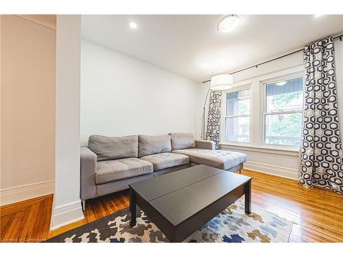 19 Belview Avenue, Hamilton, ON - Indoor Photo Showing Living Room