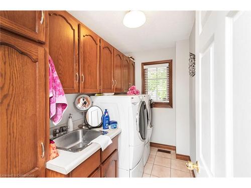 16 Chelsea Crescent, Hamilton, ON - Indoor Photo Showing Laundry Room