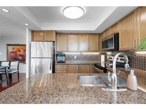 2012-335 Rathburn Road W, Peel, ON - Indoor Photo Showing Kitchen With Stainless Steel Kitchen With Double Sink With Upgraded Kitchen