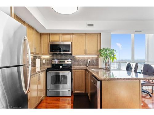 2012-335 Rathburn Road W, Peel, ON - Indoor Photo Showing Kitchen With Stainless Steel Kitchen