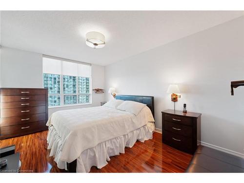 2012-335 Rathburn Road W, Peel, ON - Indoor Photo Showing Bedroom