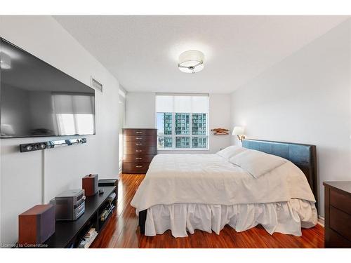 2012-335 Rathburn Road W, Peel, ON - Indoor Photo Showing Bedroom