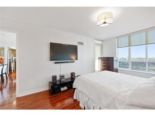 2012-335 Rathburn Road W, Peel, ON - Indoor Photo Showing Bedroom