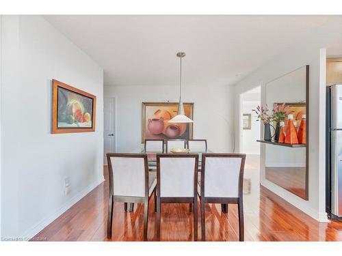 2012-335 Rathburn Road W, Peel, ON - Indoor Photo Showing Dining Room