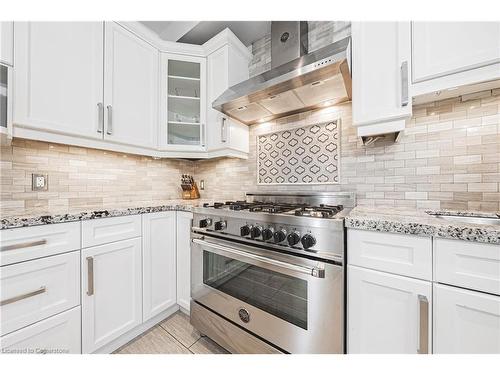 97 Chartwell Circle, Hamilton, ON - Indoor Photo Showing Kitchen With Upgraded Kitchen