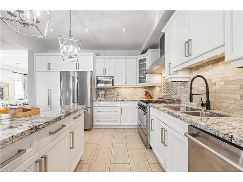 97 Chartwell Circle, Hamilton, ON - Indoor Photo Showing Kitchen With Double Sink With Upgraded Kitchen