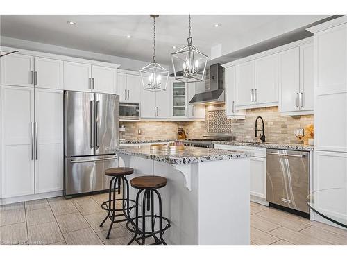 97 Chartwell Circle, Hamilton, ON - Indoor Photo Showing Kitchen With Upgraded Kitchen