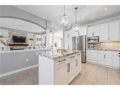 97 Chartwell Circle, Hamilton, ON - Indoor Photo Showing Kitchen With Upgraded Kitchen