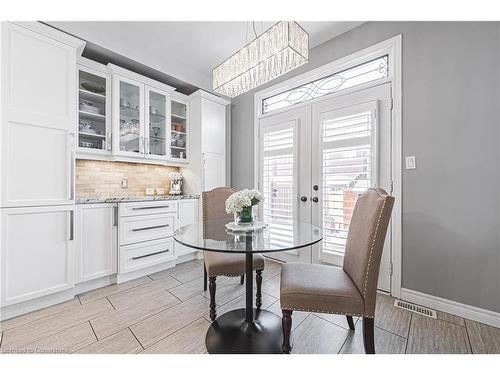 97 Chartwell Circle, Hamilton, ON - Indoor Photo Showing Dining Room