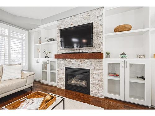 97 Chartwell Circle, Hamilton, ON - Indoor Photo Showing Living Room With Fireplace