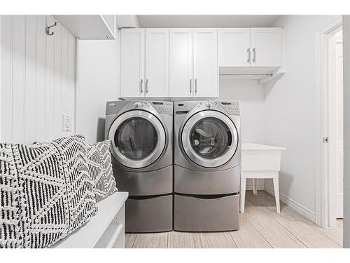 97 Chartwell Circle, Hamilton, ON - Indoor Photo Showing Laundry Room