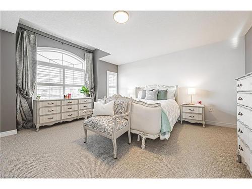 97 Chartwell Circle, Hamilton, ON - Indoor Photo Showing Bedroom