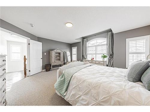 97 Chartwell Circle, Hamilton, ON - Indoor Photo Showing Bedroom