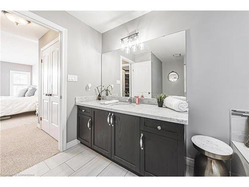 97 Chartwell Circle, Hamilton, ON - Indoor Photo Showing Bathroom