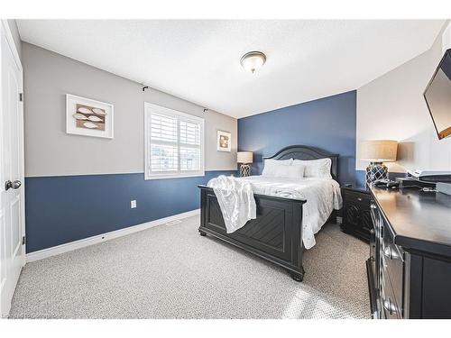 97 Chartwell Circle, Hamilton, ON - Indoor Photo Showing Bedroom