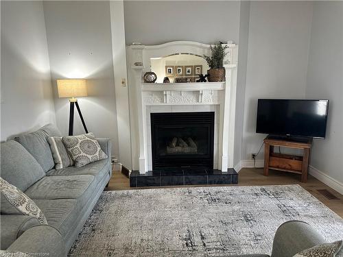 434 Alder Street E, Dunnville, ON - Indoor Photo Showing Living Room With Fireplace