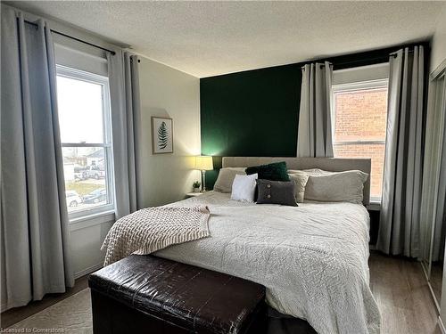 434 Alder Street E, Dunnville, ON - Indoor Photo Showing Bedroom