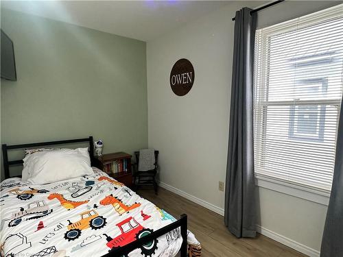 434 Alder Street E, Dunnville, ON - Indoor Photo Showing Bedroom