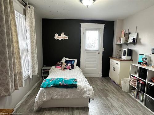 434 Alder Street E, Dunnville, ON - Indoor Photo Showing Bedroom