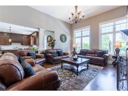 17 Mcdonald Court, Waterdown, ON - Indoor Photo Showing Living Room