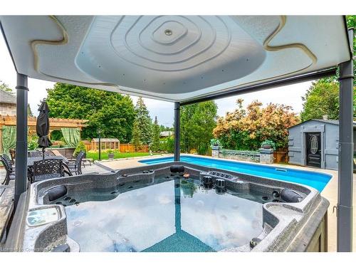 17 Mcdonald Court, Waterdown, ON - Outdoor With In Ground Pool