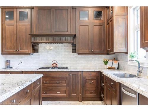 17 Mcdonald Court, Waterdown, ON - Indoor Photo Showing Kitchen With Double Sink With Upgraded Kitchen