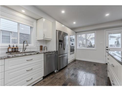 4008 Jarvis Crescent, Burlington, ON - Indoor Photo Showing Kitchen With Stainless Steel Kitchen With Upgraded Kitchen