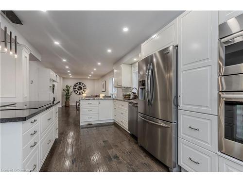 4008 Jarvis Crescent, Burlington, ON - Indoor Photo Showing Kitchen With Stainless Steel Kitchen With Upgraded Kitchen