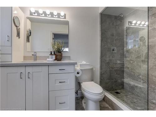 4008 Jarvis Crescent, Burlington, ON - Indoor Photo Showing Bathroom