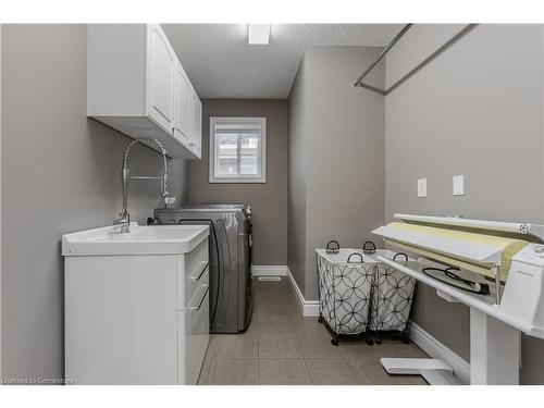 4008 Jarvis Crescent, Burlington, ON - Indoor Photo Showing Laundry Room