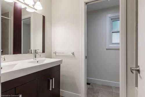 934 David Court, Burlington, ON - Indoor Photo Showing Bathroom