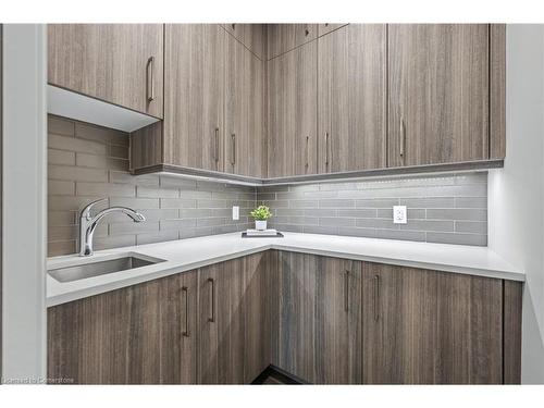 8838 Black Forest Crescent, Niagara Falls, ON - Indoor Photo Showing Kitchen