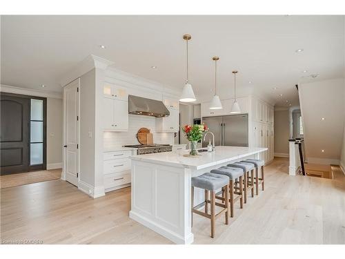 823 Partridge Drive, Burlington, ON - Indoor Photo Showing Kitchen With Upgraded Kitchen