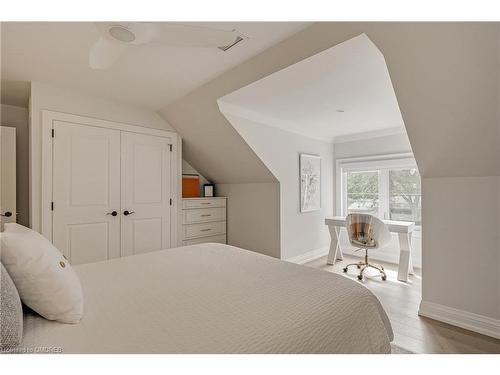 823 Partridge Drive, Burlington, ON - Indoor Photo Showing Bedroom