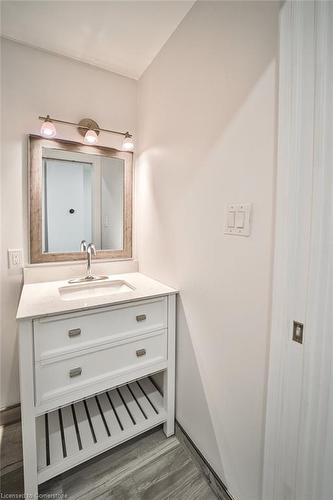 4-403 Keats Way, Waterloo, ON - Indoor Photo Showing Bathroom