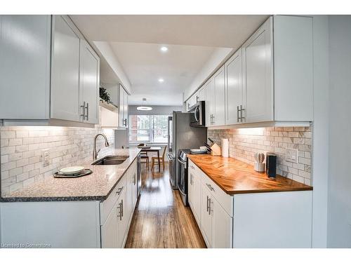 4-403 Keats Way, Waterloo, ON - Indoor Photo Showing Kitchen With Upgraded Kitchen