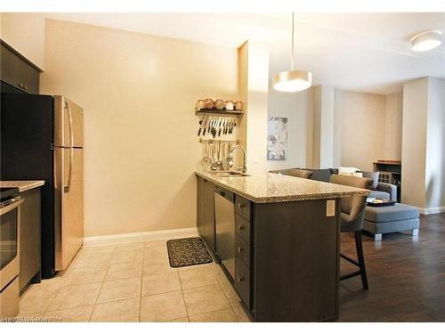 1011-112 King Street E, Hamilton, ON - Indoor Photo Showing Kitchen