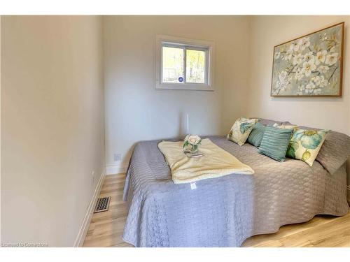 130 Clarence Street, London, ON - Indoor Photo Showing Bedroom