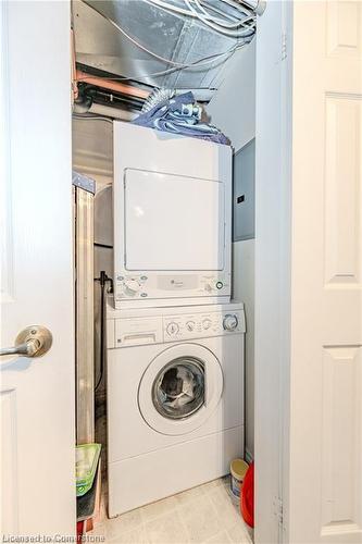 310-1800 Walkers Line, Burlington, ON - Indoor Photo Showing Laundry Room