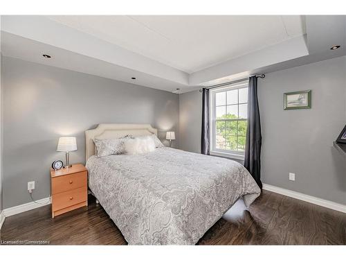 310-1800 Walkers Line, Burlington, ON - Indoor Photo Showing Bedroom