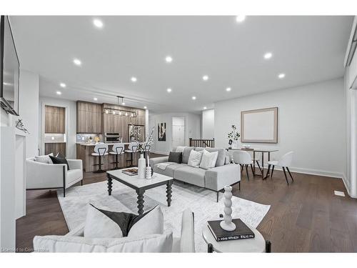 8838 Black Forest Crescent, Niagara Falls, ON - Indoor Photo Showing Living Room